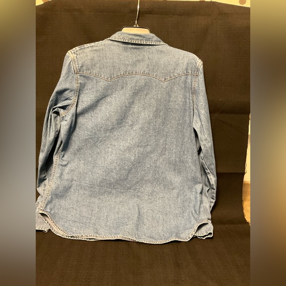 Vintage Levi’s women’s western pearl snap blue jeans shirt - Picture 2 of 5